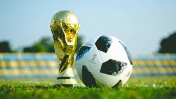 2026美加墨世界杯转播权谈判僵持，央视与FIFA报价差距显著（配图示意）